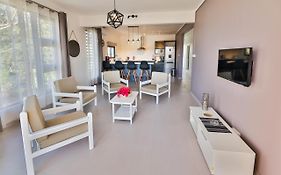 Oceanbreeze Apartments Mont Choisy
